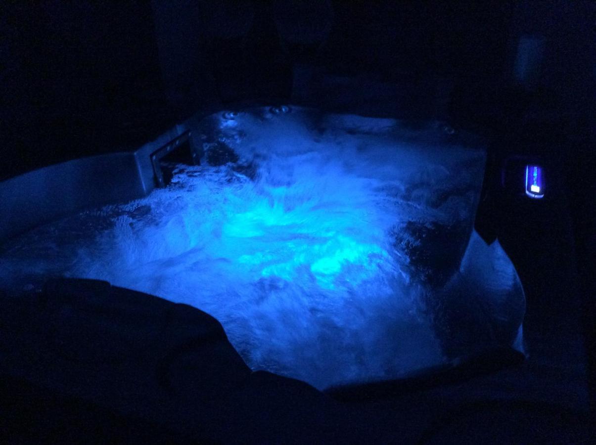 Suite Jacuzzi "Spa Privatif " Appartement Jacuzzi Тулуза Экстерьер фото