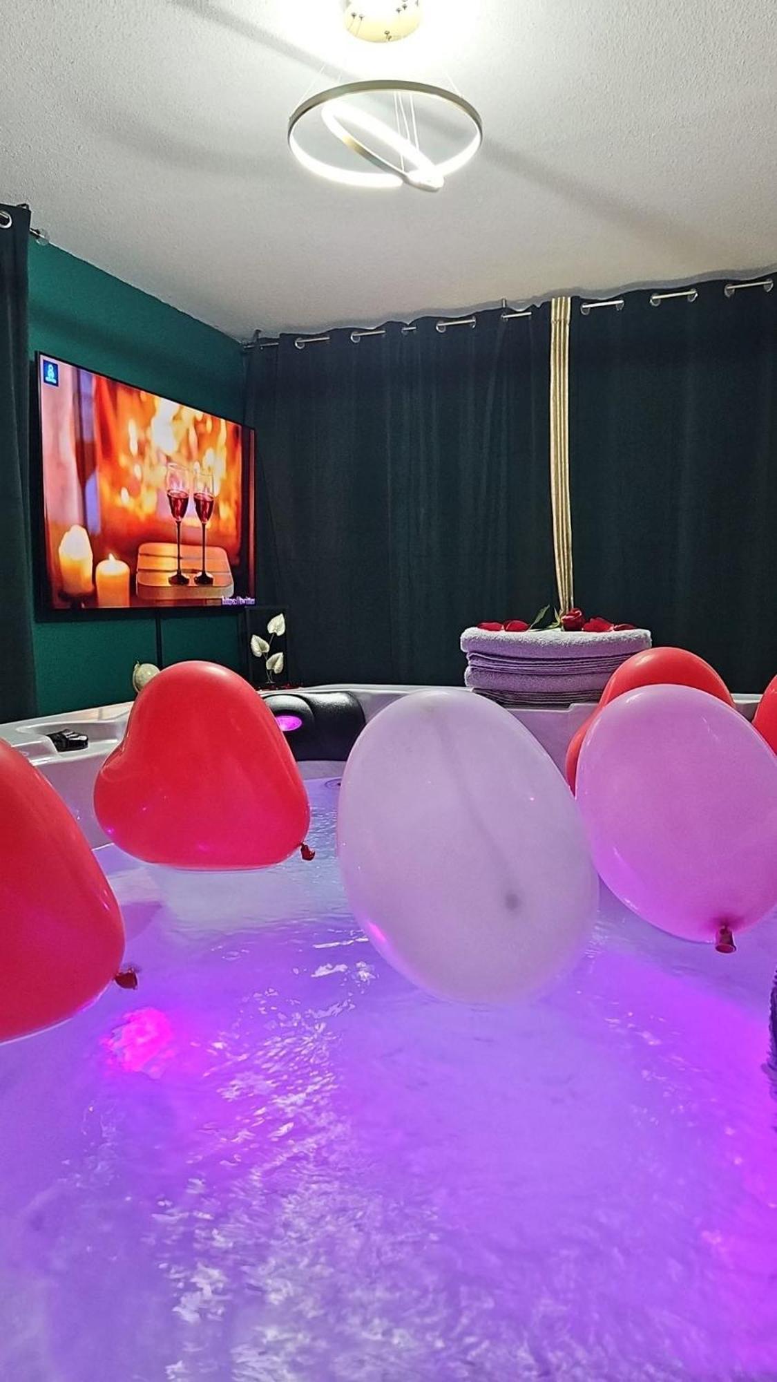 Suite Jacuzzi "Spa Privatif " Appartement Jacuzzi Тулуза Экстерьер фото