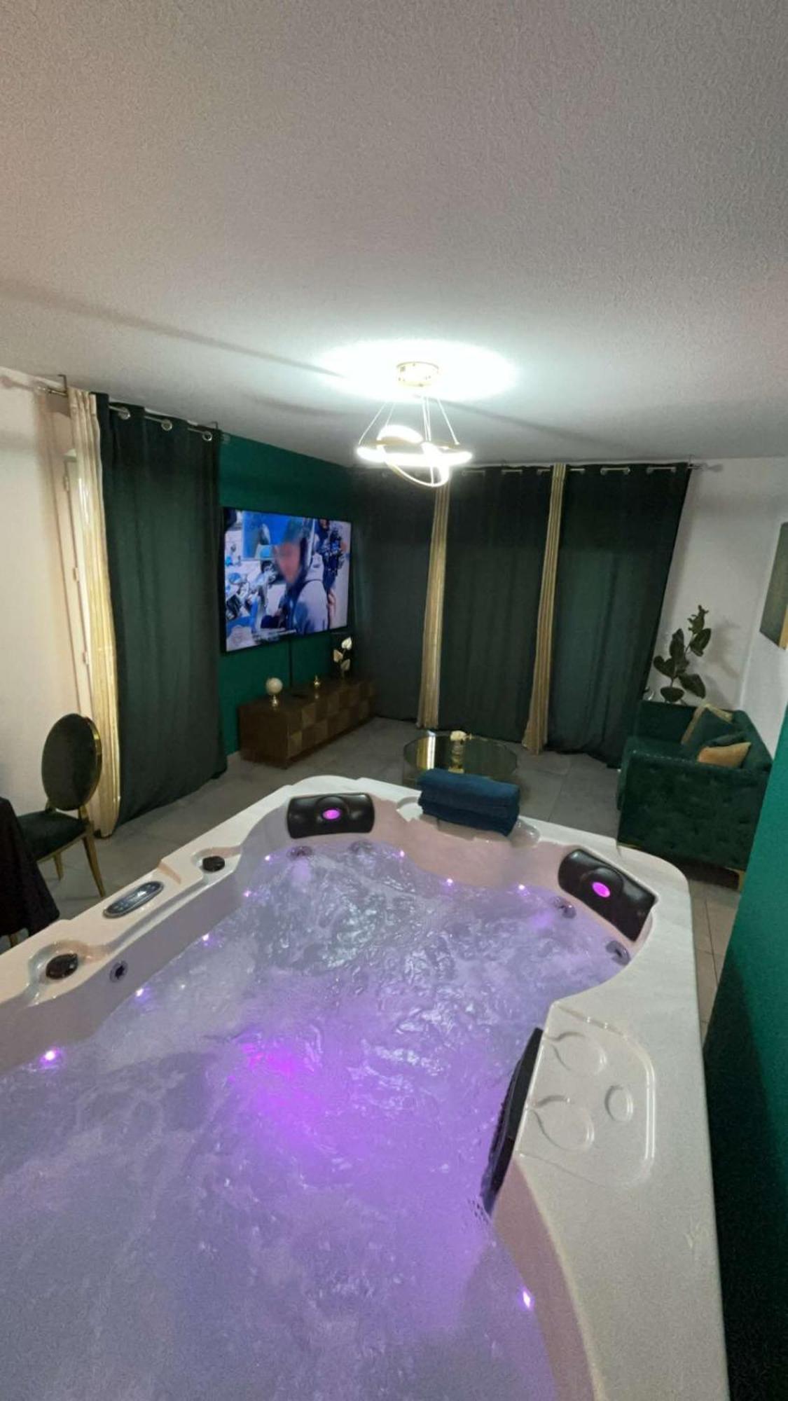 Suite Jacuzzi "Spa Privatif " Appartement Jacuzzi Тулуза Экстерьер фото