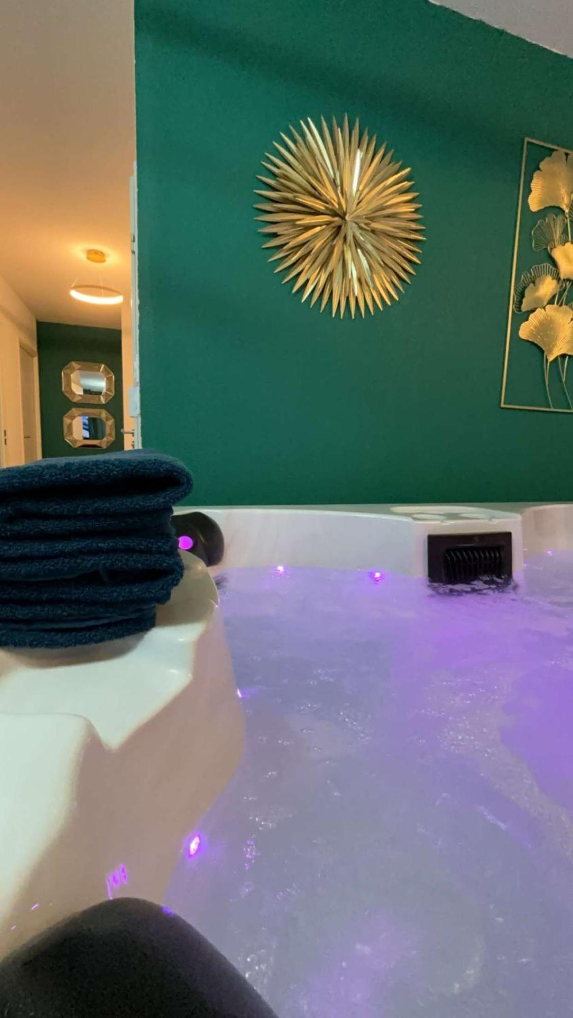 Suite Jacuzzi "Spa Privatif " Appartement Jacuzzi Тулуза Экстерьер фото