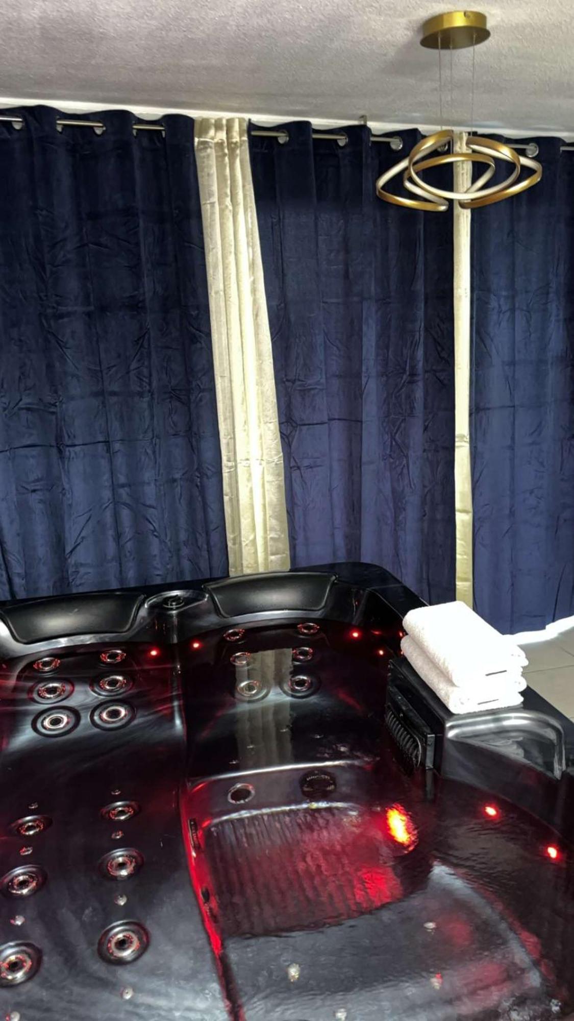 Suite Jacuzzi "Spa Privatif " Appartement Jacuzzi Тулуза Экстерьер фото